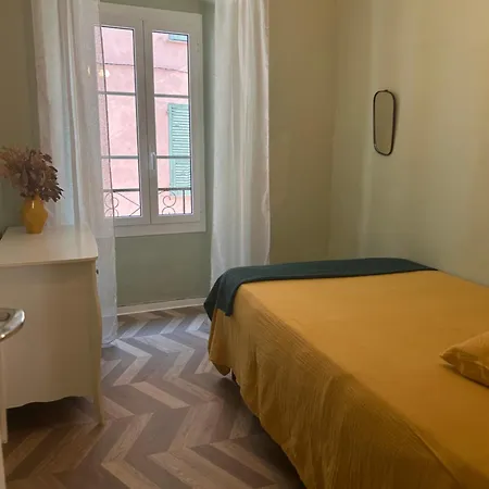 A 3 Minutes A Pied, Grand Familial, 3 ,top Emplacement ! Appartement *