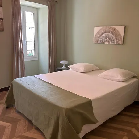 Apartment A 3 Minutes A Pied, Grand Familial, 3 ,top Emplacement ! *