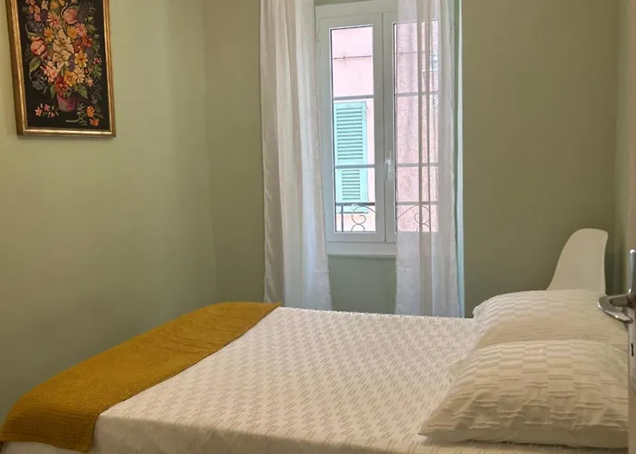 A 3 Minutes A Pied, Grand Familial, 3 ,top Emplacement ! Appartement *