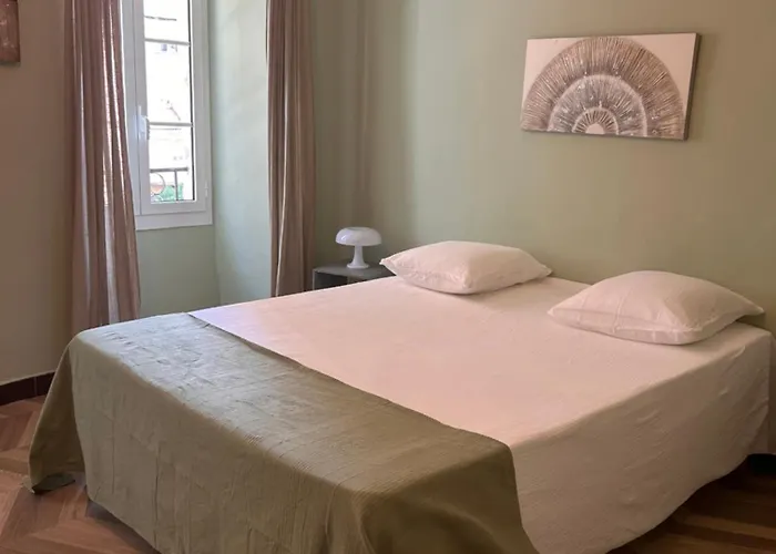 Apartment A 3 Minutes A Pied, Grand Familial, 3 ,top Emplacement ! *